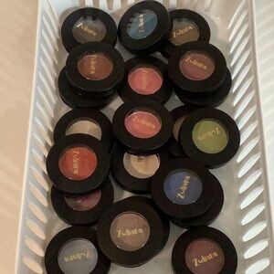 Zuliana Beauty Eyeshadow Collection - Bundle of 12 Vibrant Shades New